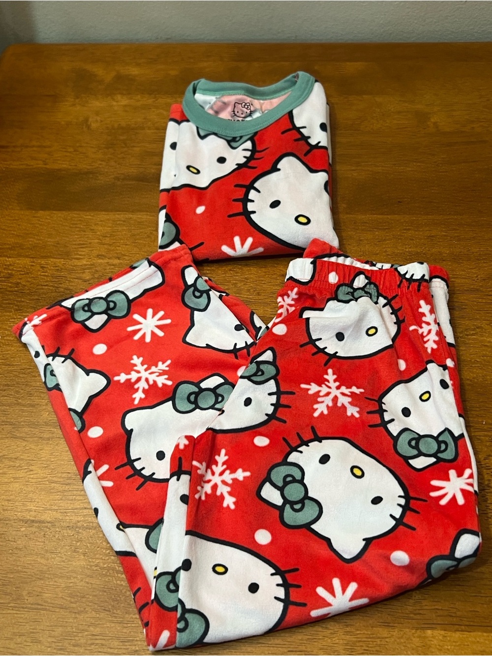 Hello Kitty Red and White Kids Pajama Set with Mint Accents Size XS 4-5Y